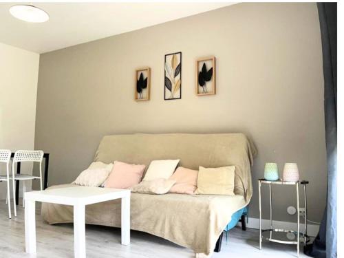 Ένα ή περισσότερα κρεβάτια σε δωμάτιο στο T3 cosy proche Bordeaux et Aéroport