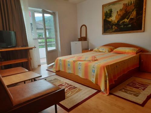 a bedroom with a large bed and a television at Casa Lica in Căciulata