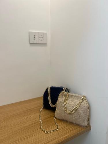 a purse sitting on a wooden shelf with a chain at Amamì B&B in Anacapri