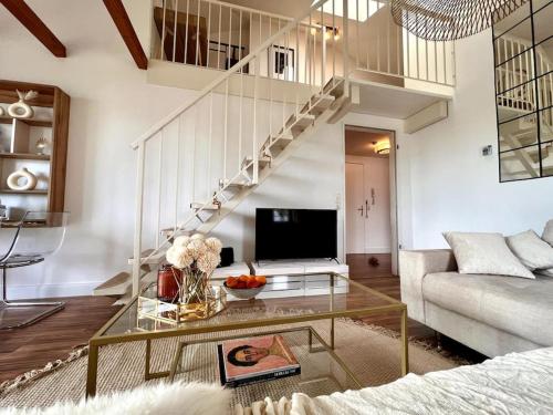 a living room with a couch and a glass table at BALI HOME Stylische Wohnung mit Terrasse in Schönefeld