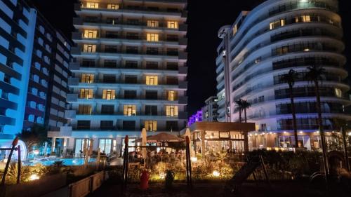 Gallery image of Mamaia Nord White beach Loft in Mamaia