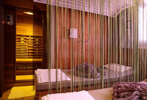 Ein Bett oder Betten in einem Zimmer der Unterkunft Hotel Vital Bad Bleiberg