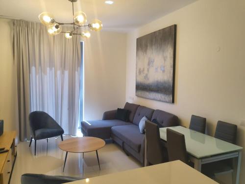 Χώρος καθιστικού στο JTower Royal Suites - Alefimmoed