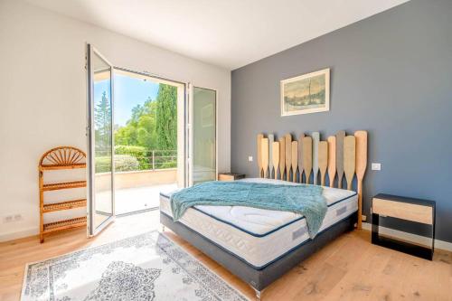 Photo de la galerie de l'établissement Superbe Villa climatisée au calme, jardin, parking, à Sainte-Maxime