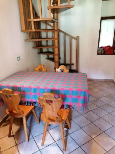 a room with a table and two chairs and a staircase at Casa Prucci in Battigio