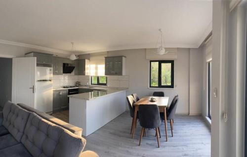 Kiralık Lüx Deniz Manzaralı Bahçeli Villa/Luxury Sea View Garden Villa for Rent