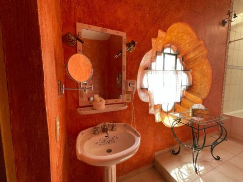 a bathroom with a sink and a mirror at La Casa de la Marquesa in Querétaro