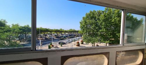 a view of a parking lot from a window at F2 confortable Carnon-Plage in Carnon-Plage