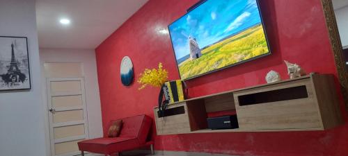 TV a/nebo společenská místnost v ubytování Casa con Piscina Privada Playas del Mar