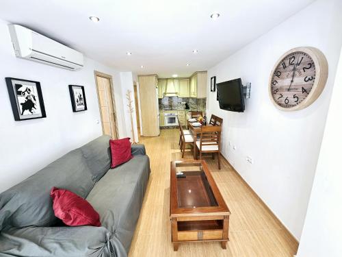 TV a/nebo společenská místnost v ubytování PANDORA City Center Apartment
