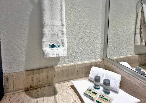 a bathroom sink with two toothbrushes and a mirror at InHouse Hotel Obregón in Ciudad Obregón