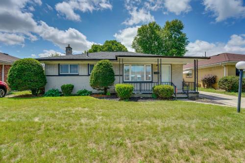 Gallery image of Westland Home with Yard about 20 Mi to Downtown Detroit! in Westland