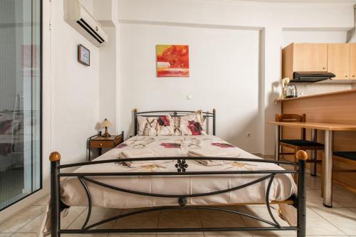 Кровать или кровати в номере Central Cozy Apartment 4
