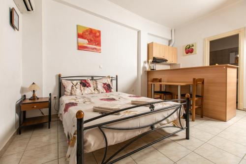 Ένα ή περισσότερα κρεβάτια σε δωμάτιο στο Central Cozy Apartment 4