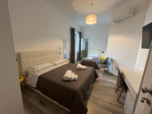 a bedroom with a bed with two towels on it at MaLuNa in Castelsardo