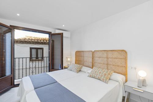 a bedroom with a bed and a large window at Comeback LA CASA DEL SOL NACIENTE in Salobreña