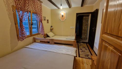 a small room with a bed and a window at Šumska bajka in Bajina Bašta
