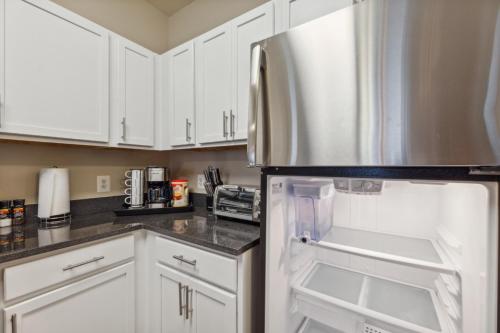 Η κουζίνα ή μικρή κουζίνα στο Stylish 1 BR Apartment w Movie Theater