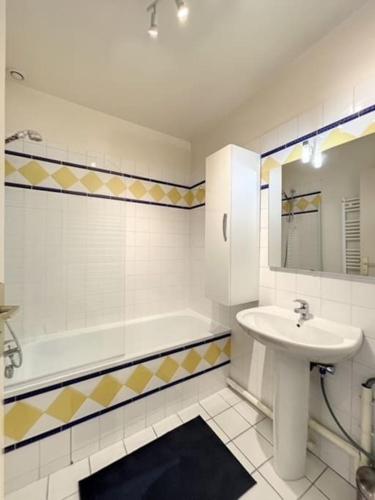 Salle de bains dans l'établissement Appartement Au cœur de Troyes
