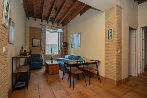 Heart of Sevilla Apartment - Santa Cruz Area - WiFi & AC
