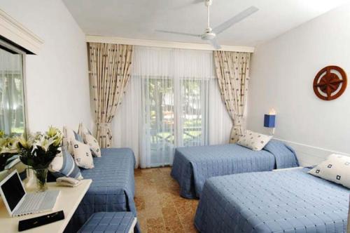 TV a/nebo společenská místnost v ubytování Voyager Beach Resort
