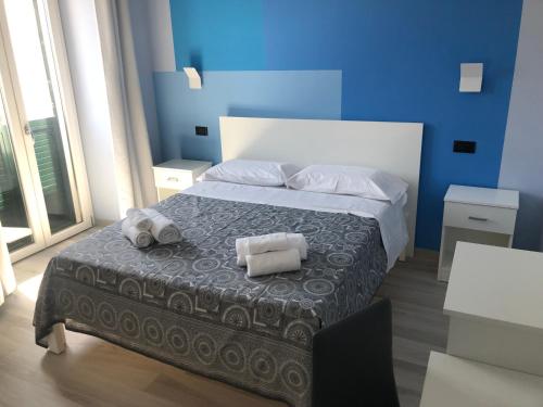 a bedroom with a bed with two towels on it at Domus Gieffe in Tropea
