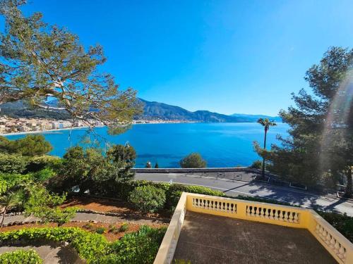 3 pièces vue mer sur le Cap Martin