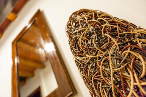 a pile of wires sitting next to a mirror at Le Bianchette Agriturismo e Fattoria Didattica in Sommacampagna