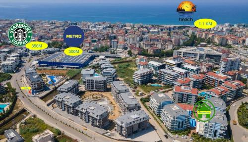 uma vista aérea de uma cidade com edifícios em SA Apartments! Crystal Family Suites em Alanya