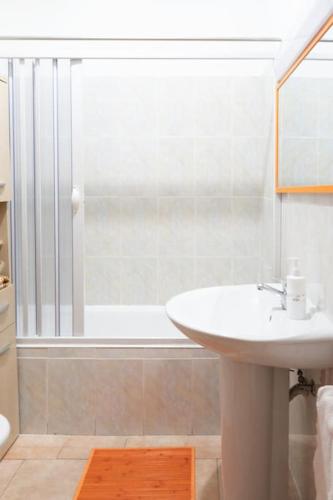a bathroom with a white sink and a shower at Comodo appartamento a Crotone in Crotone