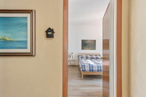 a bedroom with a bed and a painting on the wall at Loft Corso Trieste in Bari