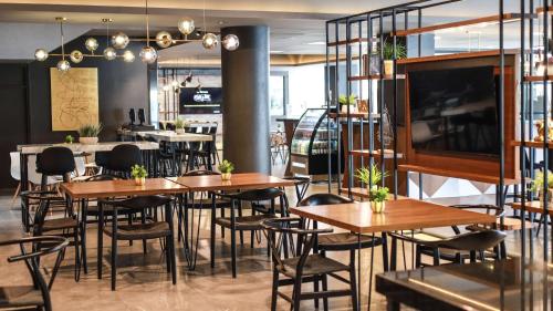 Um restaurante ou outro lugar para comer em Best Western Santorin