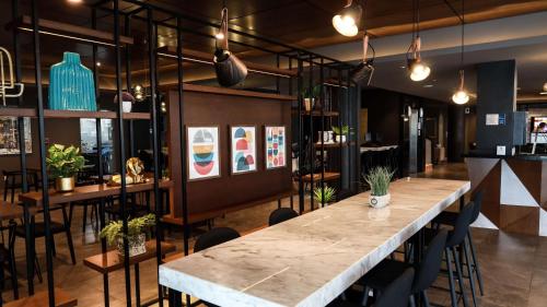 Um restaurante ou outro lugar para comer em Best Western Santorin