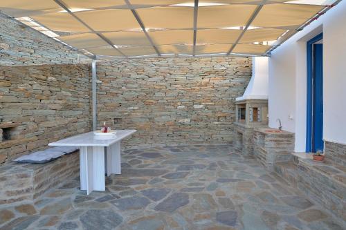 Billede fra billedgalleriet på Villa & Studio Hydroussa Sea View i Gavrion