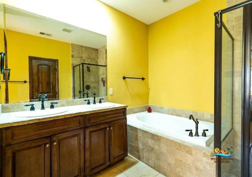 Ένα μπάνιο στο Upscale San Felipe Vacation Villa 41-1