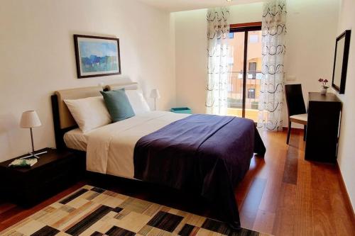 Postel nebo postele na pokoji v ubytování Luxury apartment at Baia da Luz Resort