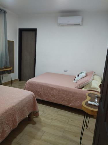 a hotel room with two beds and a table with a bed sqor at Garden Suites Comalcalco in Comalcalco