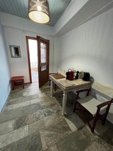 a room with a table and chairs and a door at Villas Nies Seaside Appartments in Soúrpi