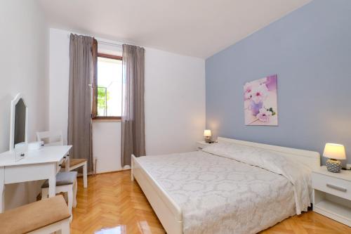 Apartments with a parking space Mali Losinj (Losinj) - 7879