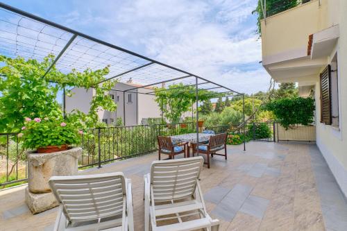 Apartments with a parking space Mali Losinj (Losinj) - 7879