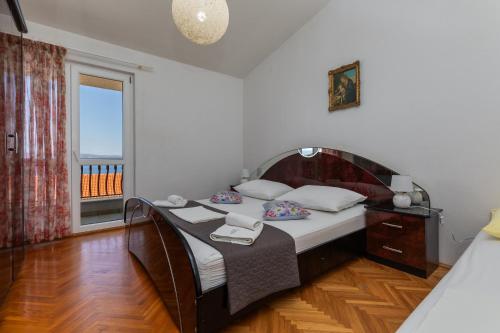 Posteľ alebo postele v izbe v ubytovaní Apartments by the sea Duce, Omis - 14587