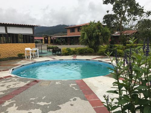 Bazén v ubytování Finca Hotel Paraiso Urrao nebo v jeho okolí