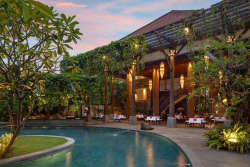 La alberca dentro o cerca de The Alantara Sanur