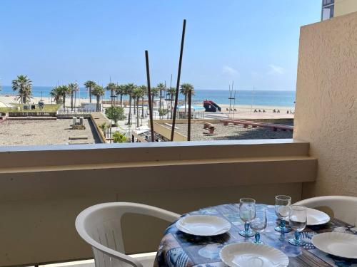 Appartement 2 pièces avec piscine proche commerces - FR-1-748-4