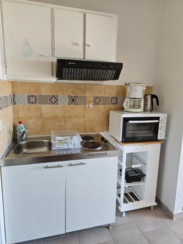 Kuchyň nebo kuchyňský kout v ubytování Corfu Glyfada Menigos Resort 147