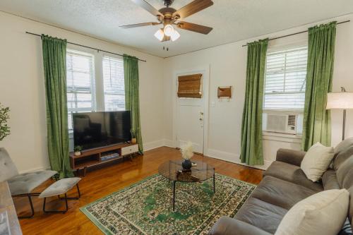a living room with a couch and a flat screen tv at Historic Revival King Bed Midtown Memphis 70 Fast WiFi Free Parking Yes Pets in Memphis
