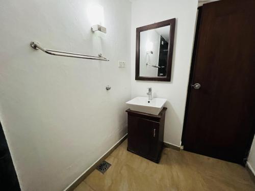 Koupelna v ubytování Solomon Villa