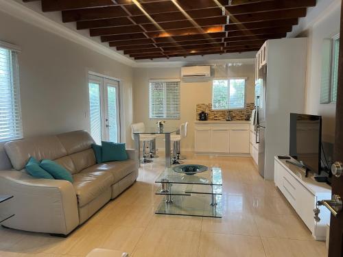 a living room with a couch and a table at LUXURY Guayabita's House in Miami