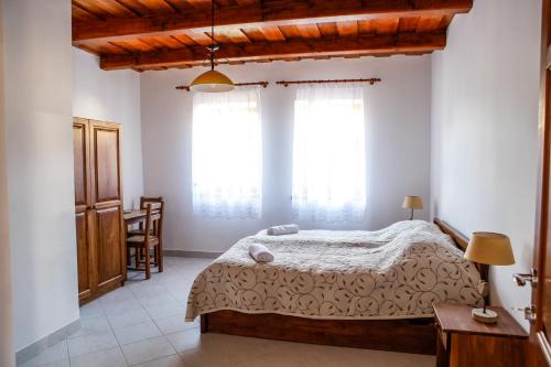Llit o llits en una habitació de Katica Vendégház