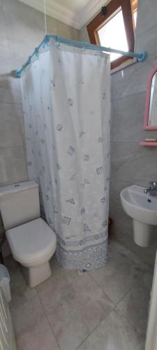 ห้องน้ำของ Altinoluk Denize 50 m 1+1 yeni daire